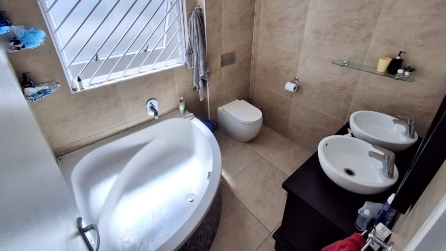 2 Bedroom Property for Sale in Townsend Estate Western Cape